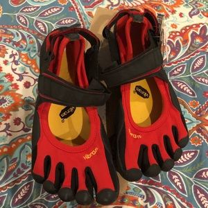 Vibram 5 Fingers NWT
